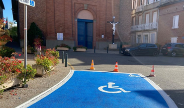 Marquage-sol-parking-personnes-mobilites-reduites-PMR