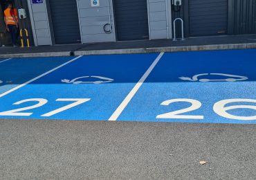 marquage-sol-stationnement-voiture-electrique